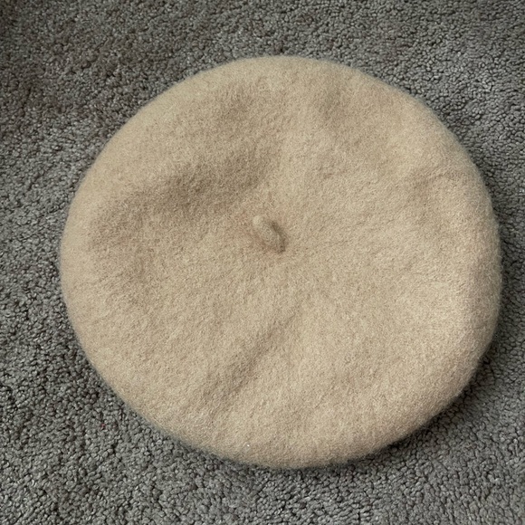 Beige Beret - Picture 3 of 4